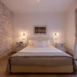 Plaza 3* Pláka