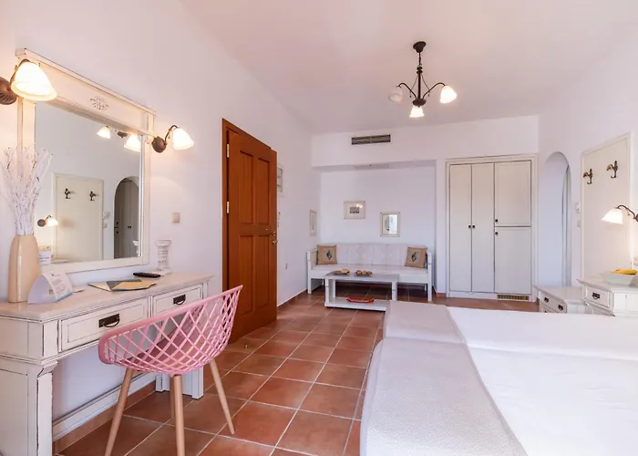 普拉萨海滩酒店 Pláka