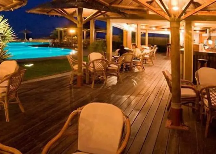 普拉萨海滩酒店 3* Pláka