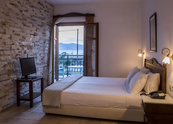 普拉萨海滩酒店 Pláka